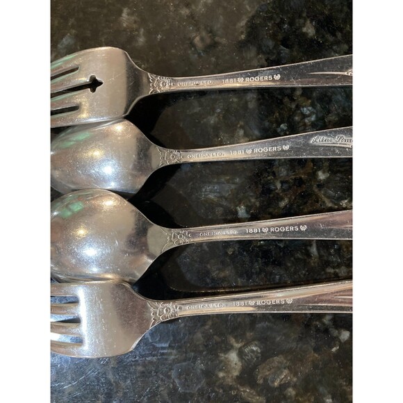 Lilac Time Pattern Silverplate 1881 Rogers/Oneida 30-Piece Set Antique Tea Party - Picture 15 of 15